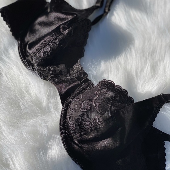 Vintage bralette and skirt set - Picture 4 of 7